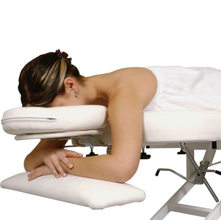 Massage Table Accessories like an armshelf make your client mor comfortable